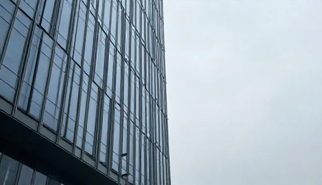 需求反馈效率低,如何通过长期合作机制提升性能